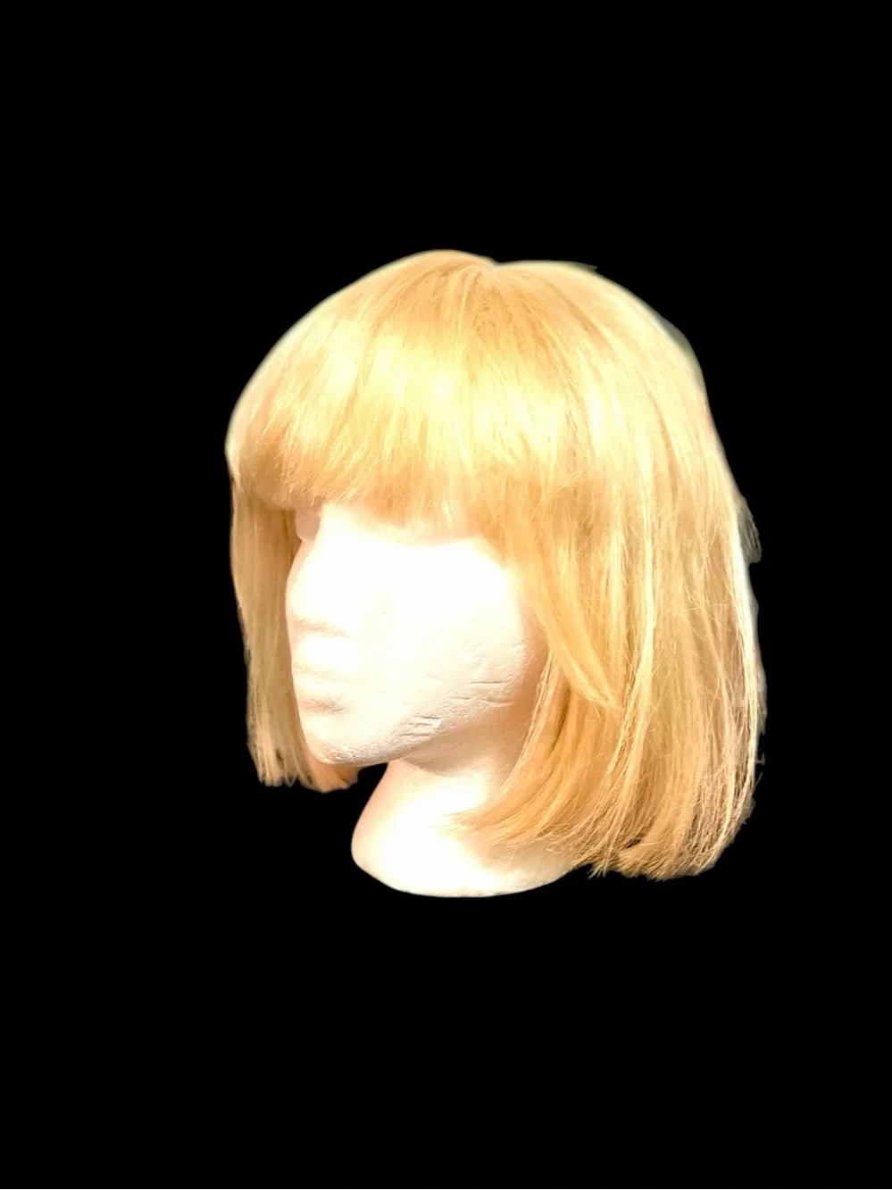 Platinum Blonde Bob Wig with a Straight Cut and Classic Fringe Bangs